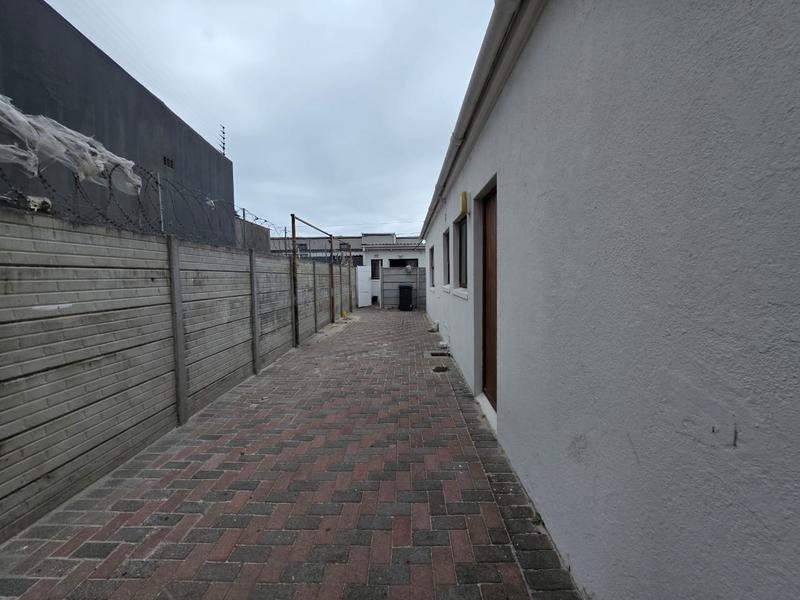 5 Bedroom Property for Sale in Kensington Western Cape